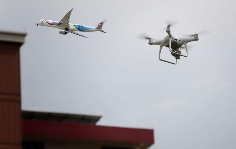 Singapur Changi Havalimanı’nda uçuşlara drone engeli