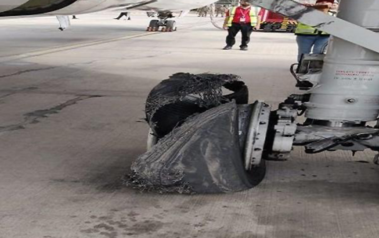 SpiceJet uçağı Hindistan’a inişte lastik patlattı