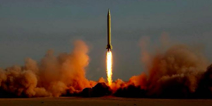 İran yeni balistik füze denedi
