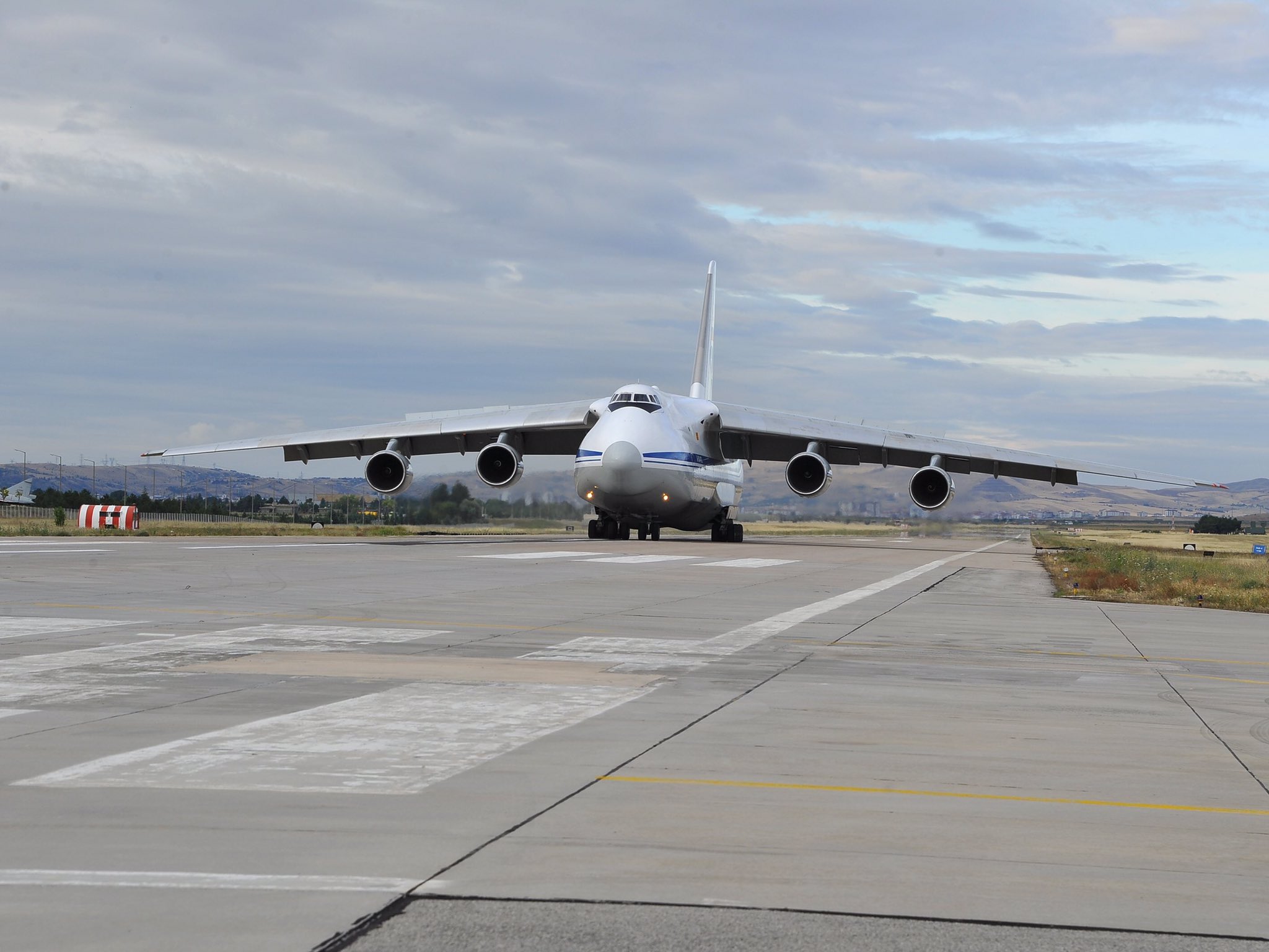 S-400’ü getiren 4. uçakta indi