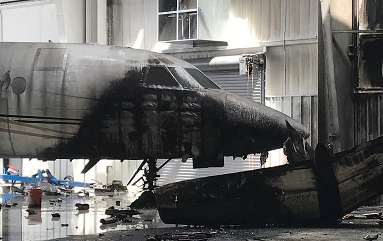 Dallas’taki kazada hangarda bulunan Falcon 900 bu hale geldi