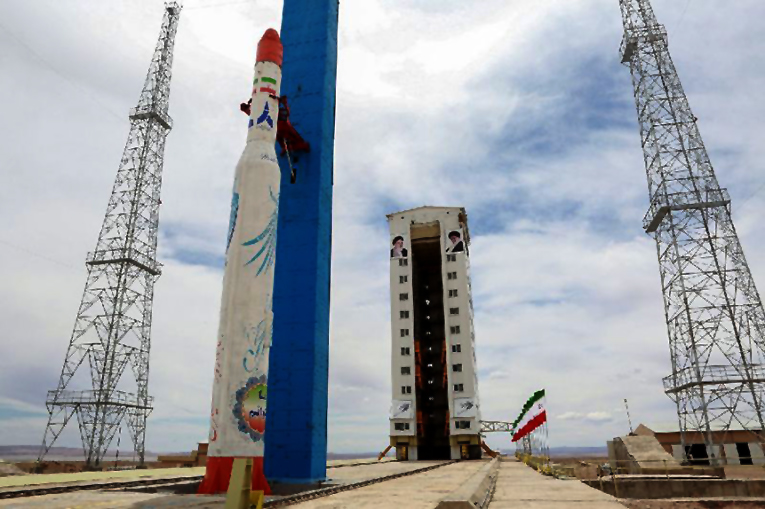İran uzaya, bilgi toplama uydusu gönderiyor