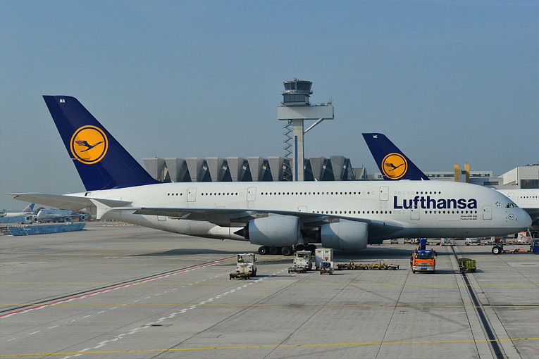 Lufthansa’nın A380-800’ünü motor arızası geri döndürdü