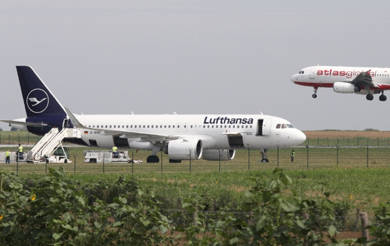 Lufthansa’nın Belgrad-Frankfurt uçağına bomba ihbarı