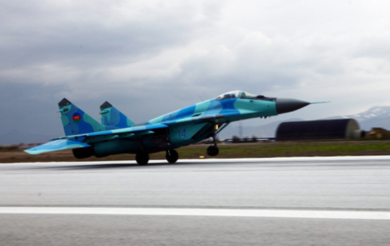 Azerbaycan Hava Kuvvetleri’nin MİG-29’u düştü