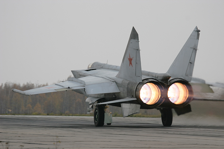 Rus, MiG-31 avcı uçağı Norveç’in Falcon-20’si için havalandı