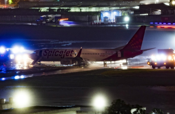 Spicejet’in B737’si Mumbai’de pistten çıktı