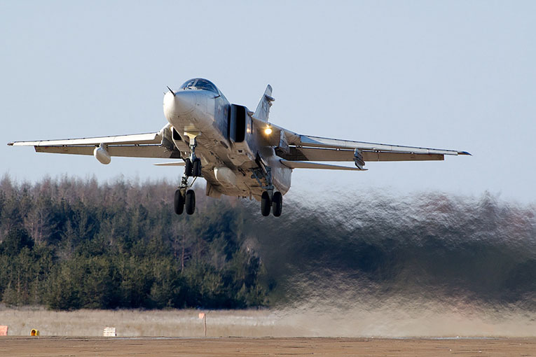 Rusya orman yangınlarını incelemek için Su-24MR keşif uçaklarını uçurdu