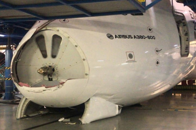 Emirates’in A380’i bakımda ağır hasar gördü