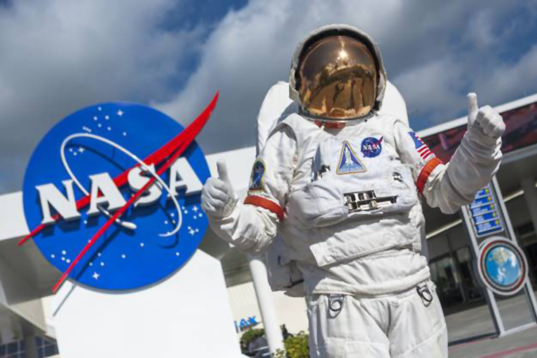 NASA şimdi de astronot maaşlarını açıkladı