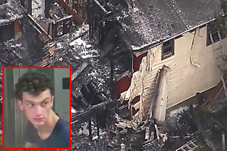 New York’ta Cessna-303 evin üzerine düştü