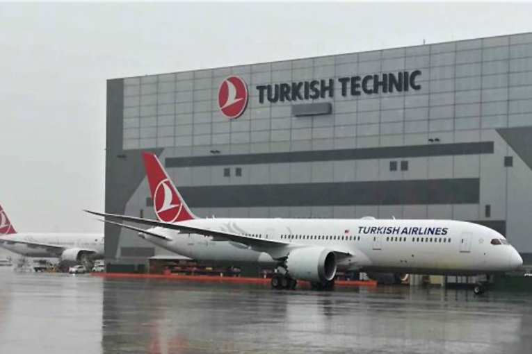 THY’nin Dreamliner’ına Antalya inişinde yıldırım isabet etti