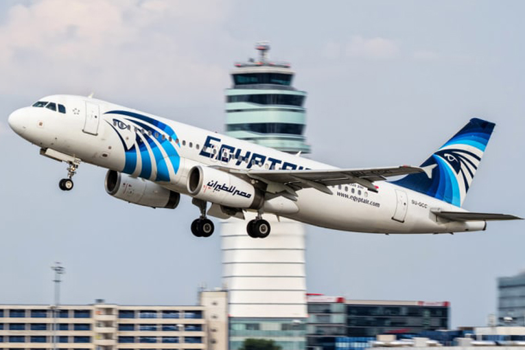 Egyptair uçağı tehdit edildi acil indi