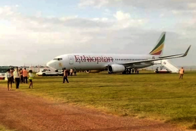 Etiyopya Havayolları’nın B737-800’ü inişte pistten çıktı