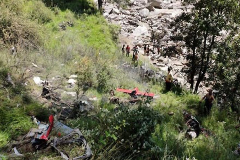 Hindistan’da helikopter düştü; 3 kişi hayatını kaybetti