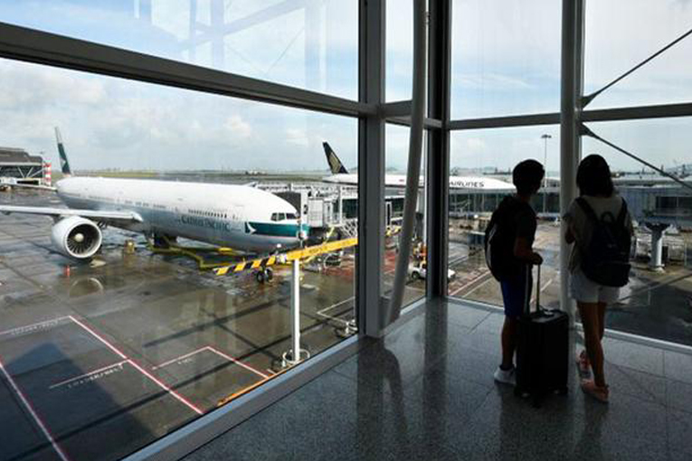 Hong Kong Havalimanı’nda uçuşlar tekrar başladı