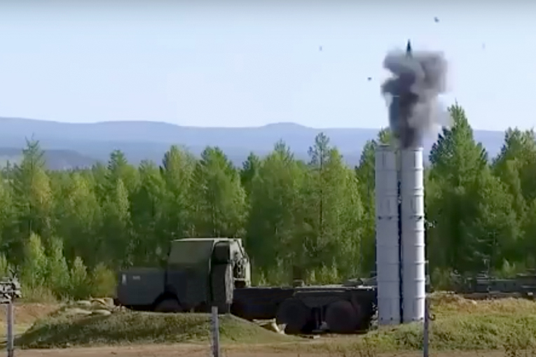 İran’dan S-300’e rakip Baver-373