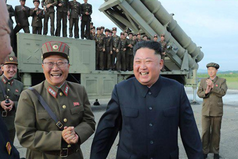 Kuzey Kore, ‘Süper-Büyük Çoklu Roketararı ‘ başarıyla test etti