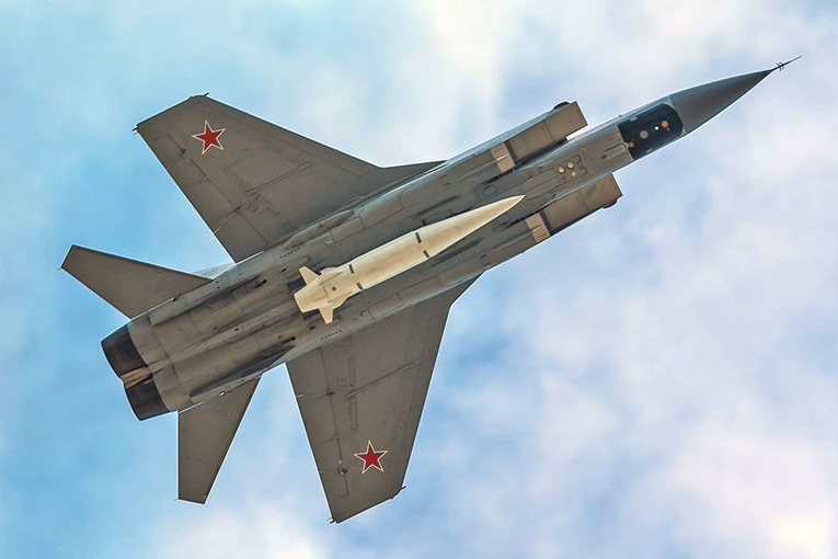 Rusya MİG-31 uçaklarına hipersonik füze takıyor