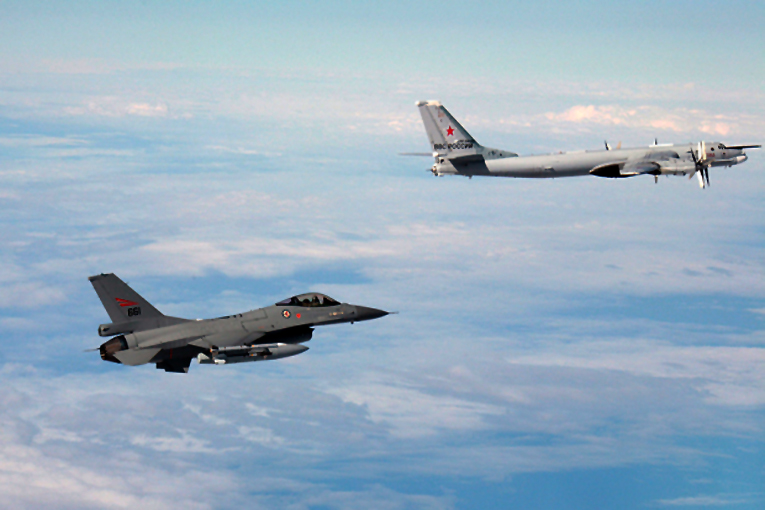 Norveç jetleri Rus bombardıman uçakları için havalandı