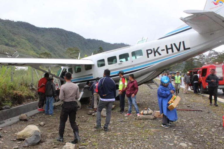 Yolcular inişte ölümden döndü