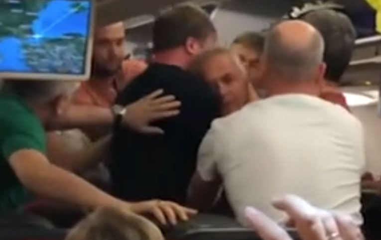 Rus yolcular THY uçağında kavga çıkardı