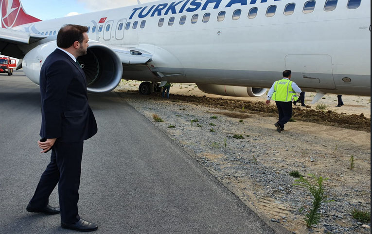 THY uçağı IST’de taksi yaparken pistten çıktı