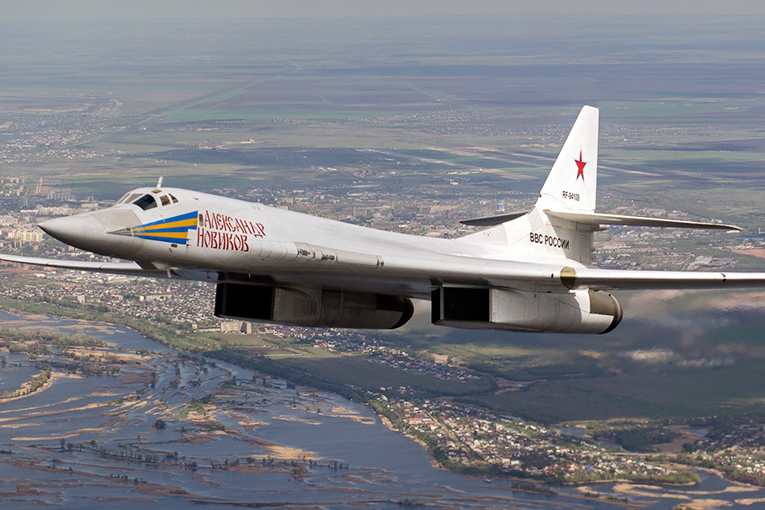Rusya, doğuya TU-160 tatbikata gönderdi