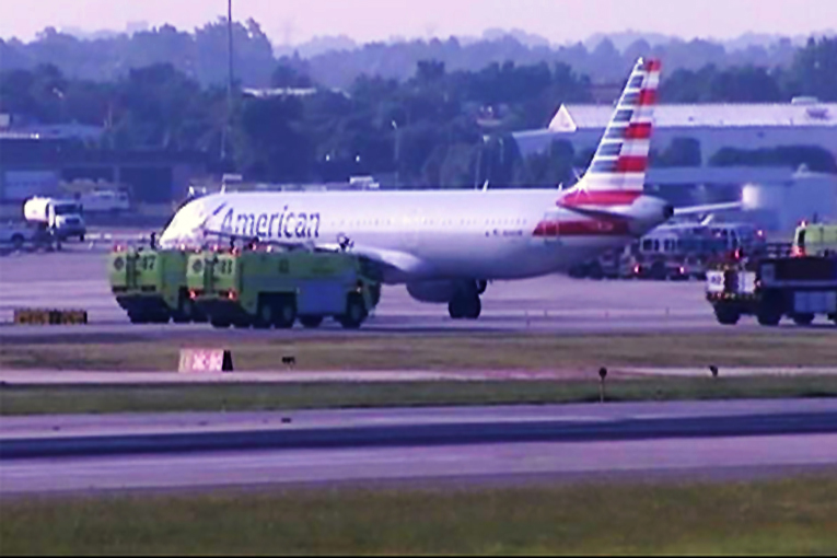 AA uçağı pist başında hidrolik arızası yaşadı