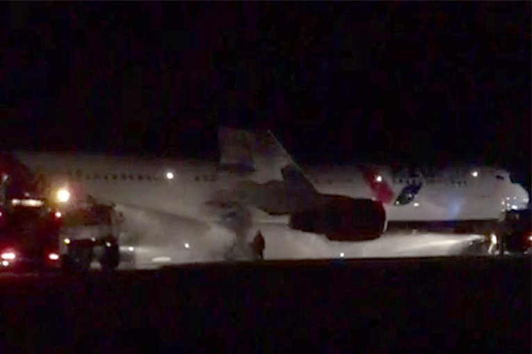 Azur Air sert indi iniş takımları alev aldı