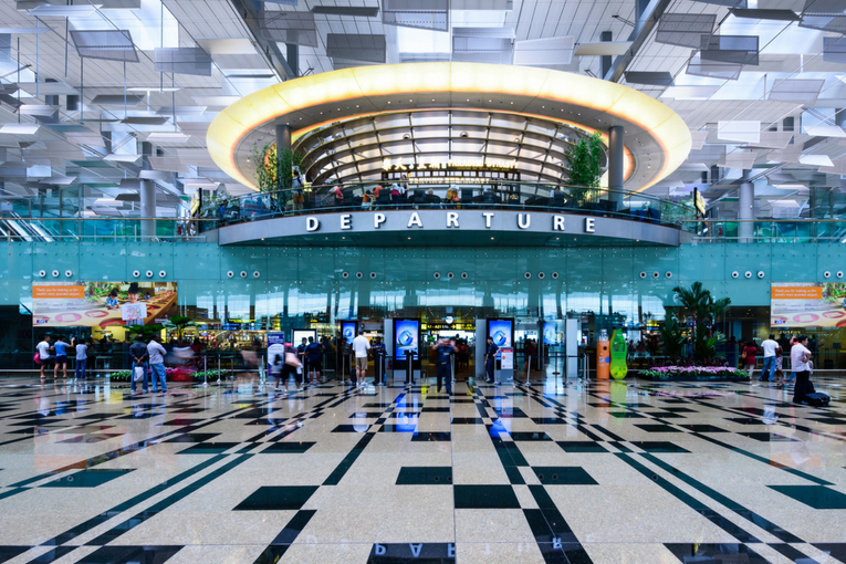 Eşini uçağa bindirmek istedi, hapis cezasıyla karşı karşıya kaldı