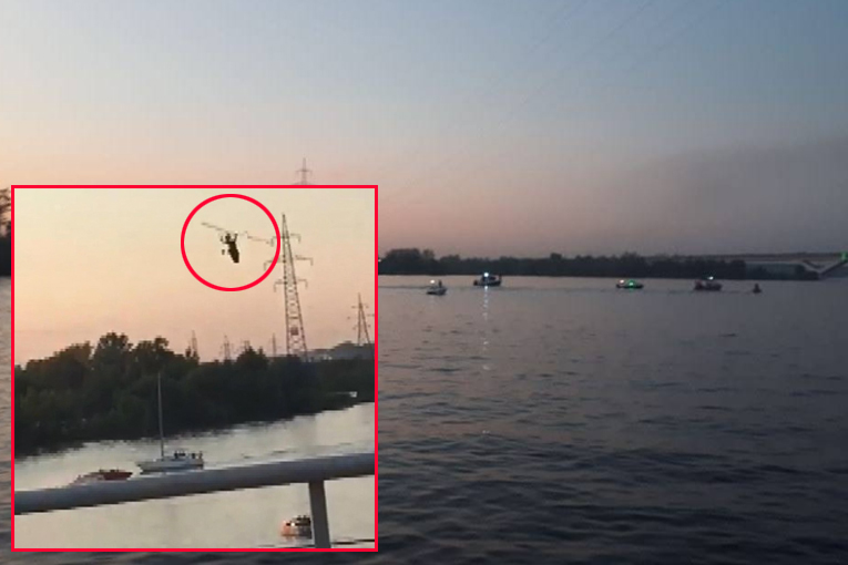 Rusya’da helikopter tellere takılıp nehre düştü