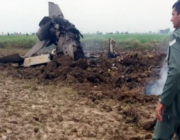 Hindistan’da MİG-21 düştü
