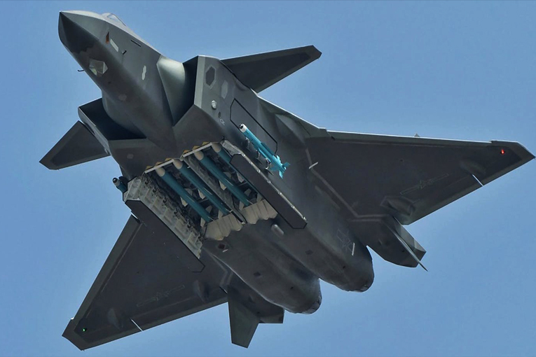 Çin yeni hayalet uçağının görüntülerini paylaştı