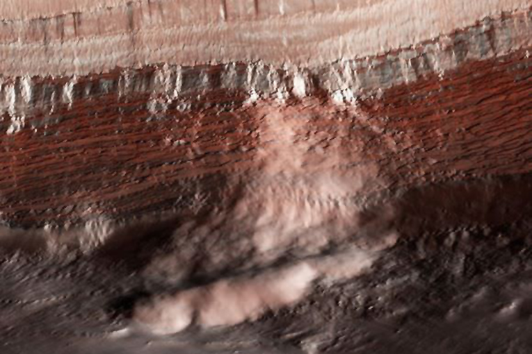 NASA,Mars’taki çığ fotoğraflarını paylaştı