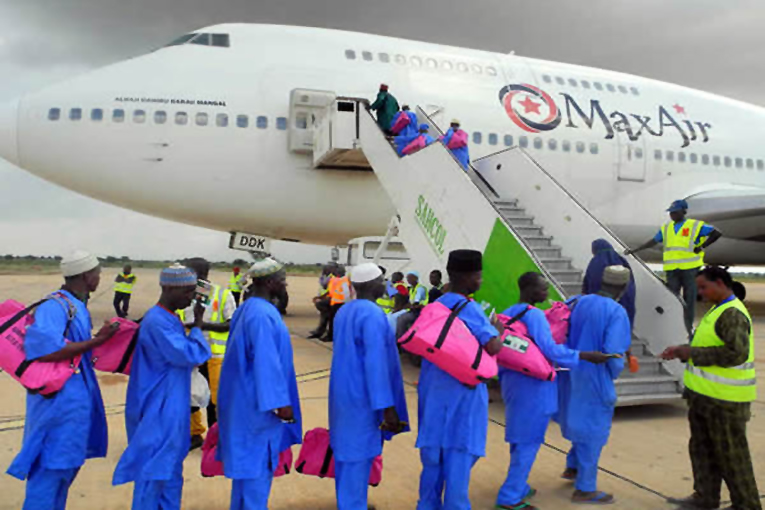 Hacıları taşıyan Max Air uçağı pistten çıktı