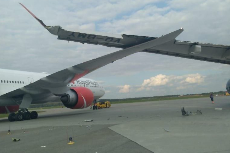 Şeremetyevo Havalimanı’nda B777, A330 ile çarpıştı