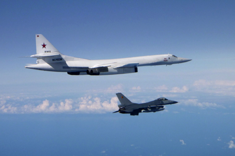 Rus bombardıman uçağı NATO jetlerinin markajındaydı