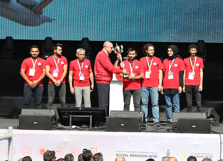 Başkan Erdoğan TEKNOFEST’te ödülleri dağıttı