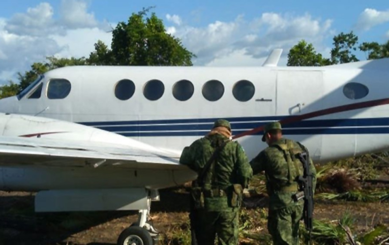 Meksika’da tarlada terk edilmiş uçak bulundu