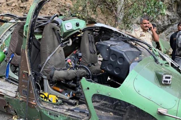 Hindistan’da HAL Dhruv tipi genel maksat helikopteri düştü