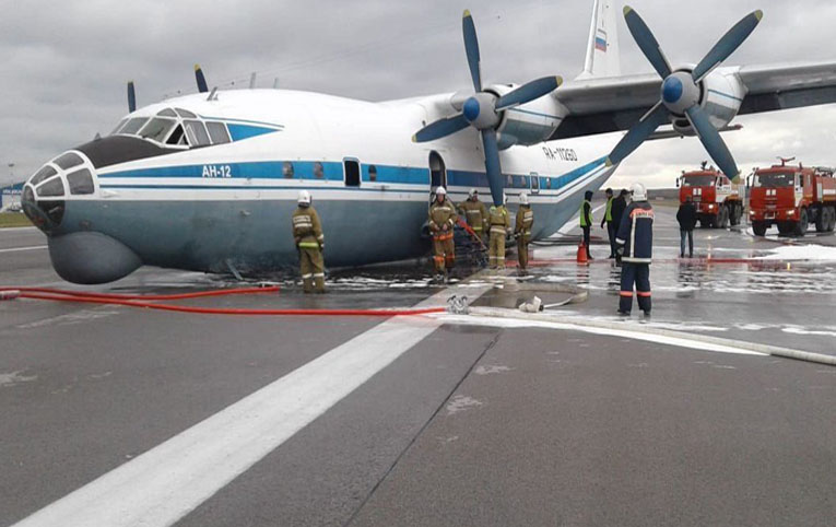Rus Hava Kuvvetleri’nin AN-12’si gövde üstüne indi