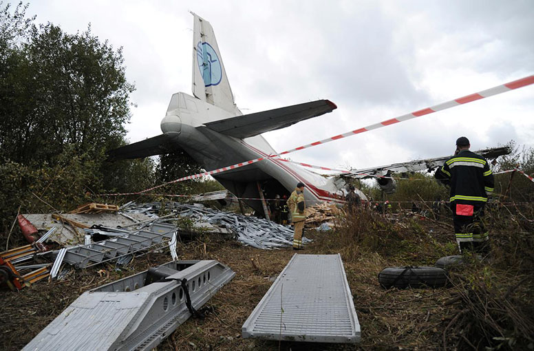 Antonov AN-12 kargo uçağı Lviv’de düştü; 5 kişi hayatını kaybetti