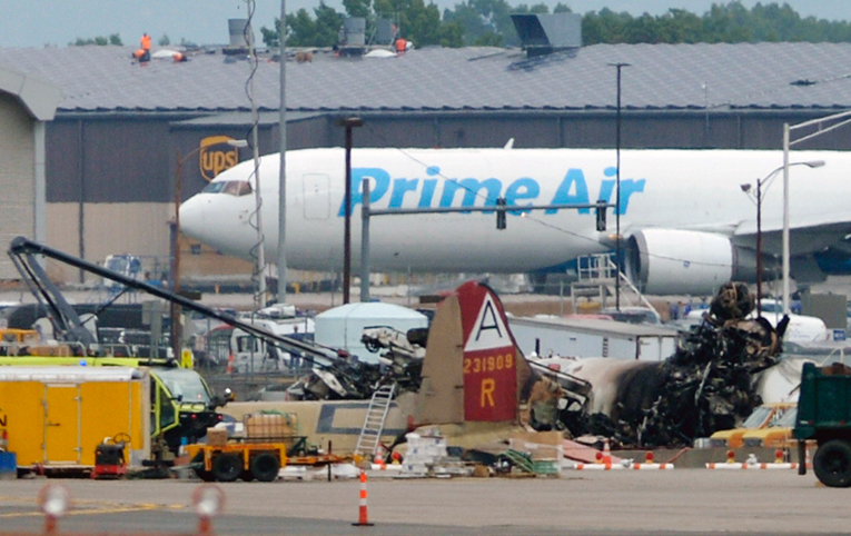 ABD’de B-17 bombardıman uçağı düştü