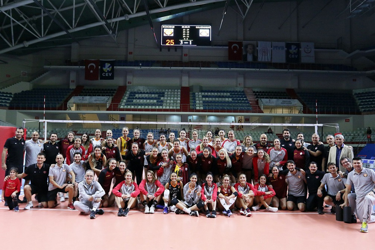 THY Dostluk Turnuvası’nın birincisi Eczacıbaşı