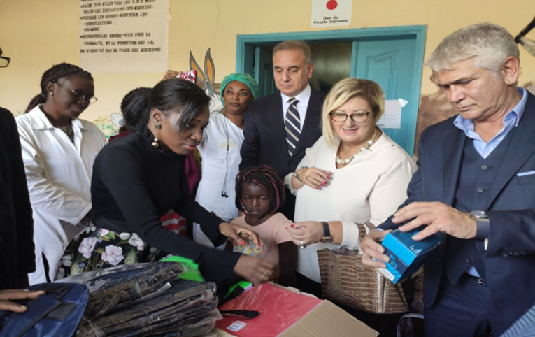 THY ve Türk İşadamarı Gabon’lu çocuklara yardım elini uzattı