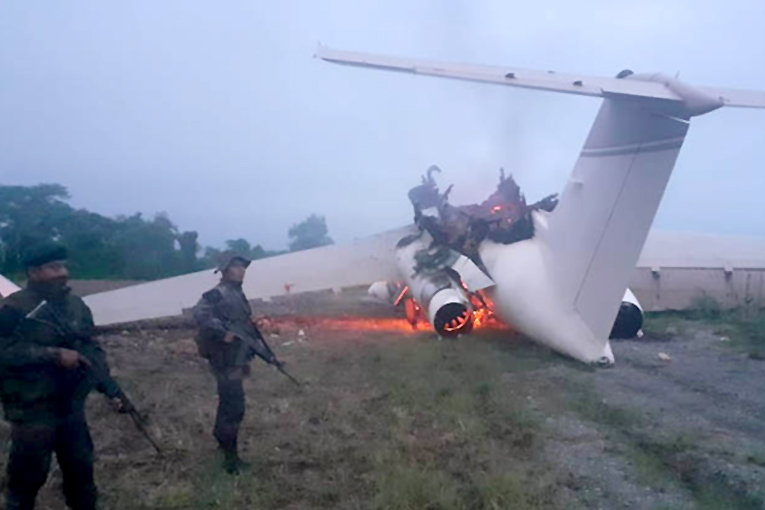 Guatemala’da jet indikten sonra yakıldı