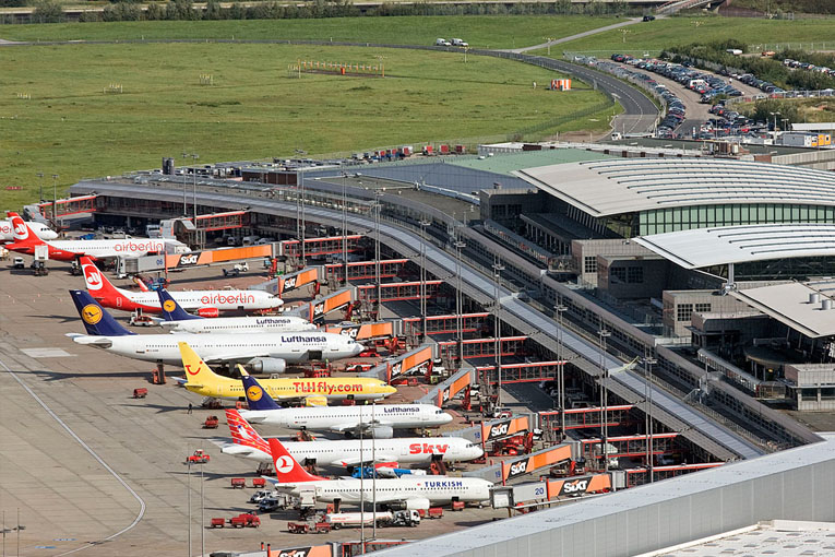 Hamburg Havalimanı’nda güvenlik tedbirleri tartışılıyor