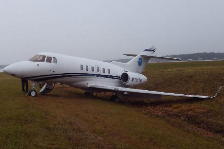 ABD’de Virginia’da Hawker 850XP inişte pistten çıktı