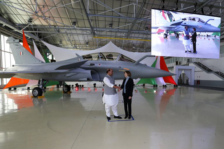 Hindistan ilk Rafale savaş uçağını teslim aldı